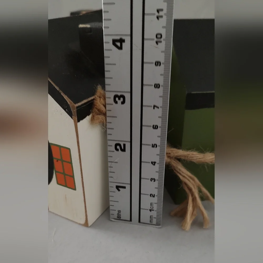 Harvest House Decor 4 Wooden Block Homes rope together Good Condition